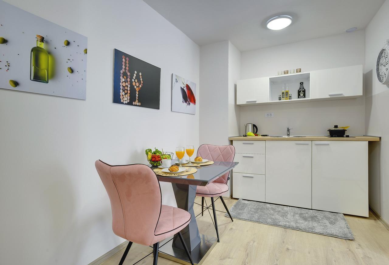 D&A City Center Apartments With Free Parking Pula Bagian luar foto