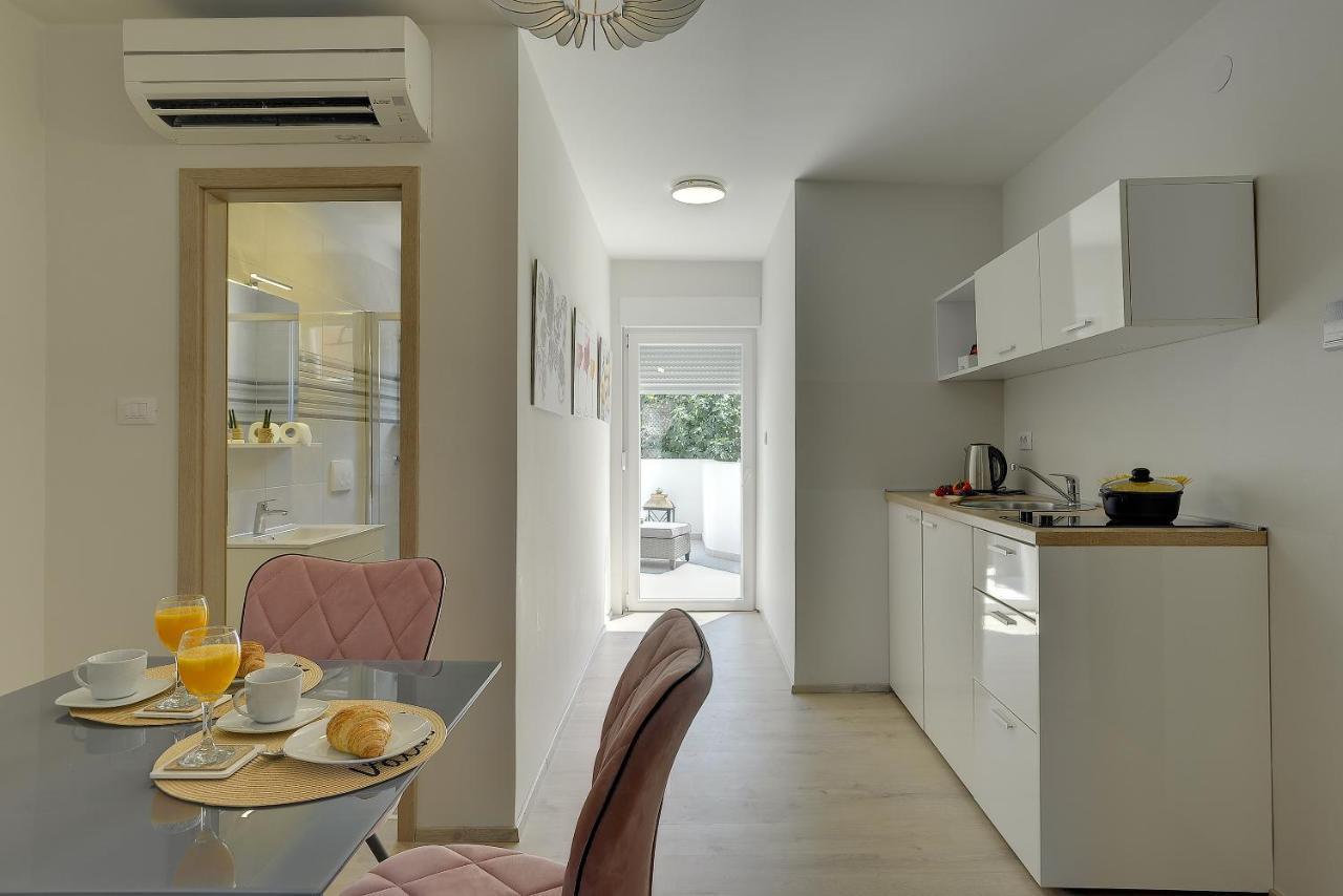 D&A City Center Apartments With Free Parking Pula Bagian luar foto