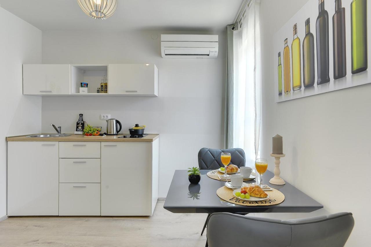 D&A City Center Apartments With Free Parking Pula Bagian luar foto
